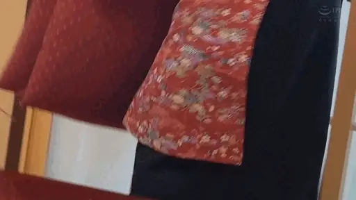 着物の隙間【oremo414:柏木】柏木こなつのエロGIF[素人マニア]