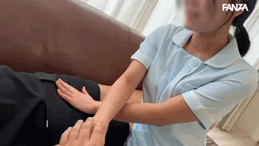 白衣の下の黒下着【smjs074:ありささん】糸井ありさのエロGIF[素人マニア]