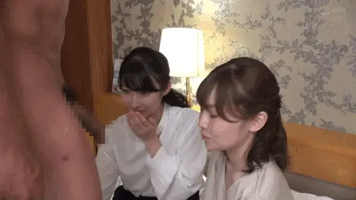 テレビ局裏口の遭遇【orecz448:雪代さん＆秋元さん】雪代美鳳 香坂たえのエロGIF[素人マニア]