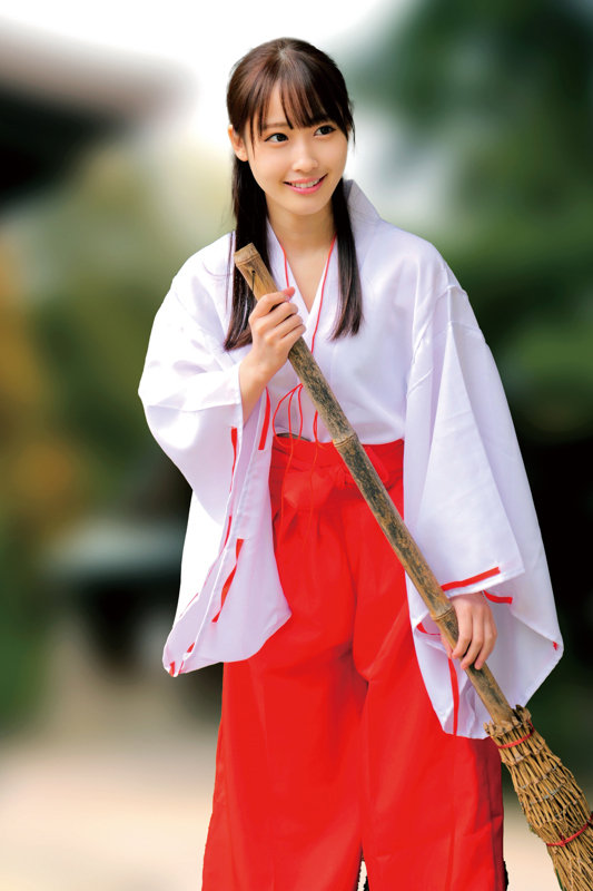 巫女姿の神前情事【oremo360:笠○大○Mちゃん】天然美月のエロい画像1[ヌケる無料エロ動画【FANZA素人】]