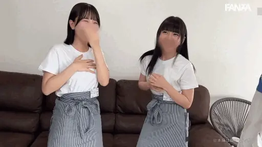 二人の裸エプロン【smjs065:こなつさん＆こはるさん】柏木こなつ 雫月心桜のエロいGIF画像[ヌケる無料エロ動画【FANZA素人】]