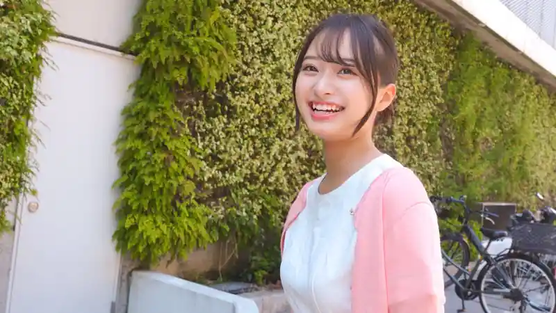 白衣の曲線美【orecz455:かほさん】花守夏歩のエロい画像1[ヌケる無料エロ動画【FANZA素人】